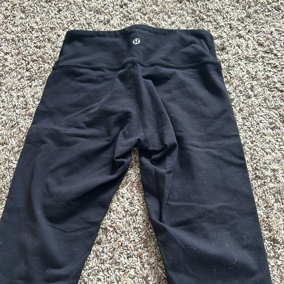 Black capri lulu lemon leggings size 2 - Picture 2 of 3